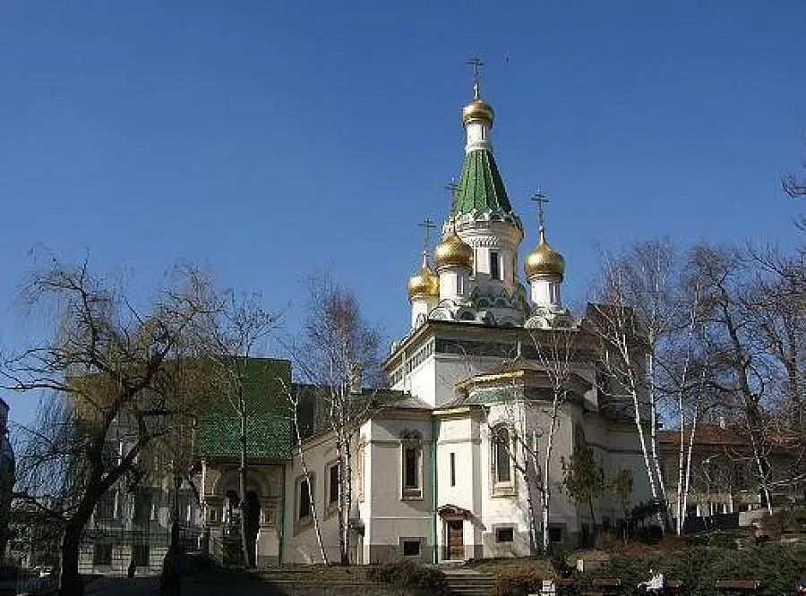 Трусът разцепил купола на Руската църква в София