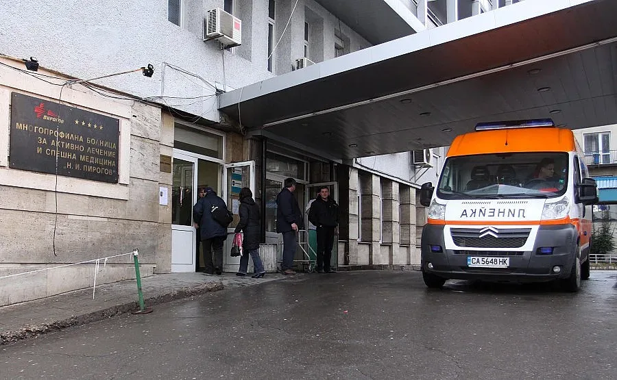 Пребита от сина си бере душа в "Пирогов"