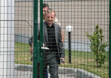 Гришата "сготвен" от дясната си ръка