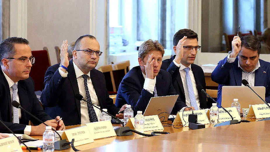 На първо четене решиха съдбата на еврото