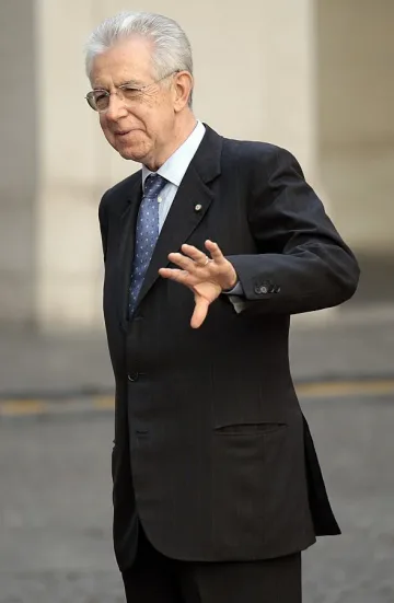 Монти замразява Калчото