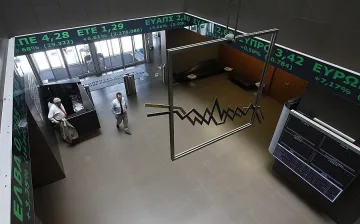 Мобилни групи гонят длъжници в Атина