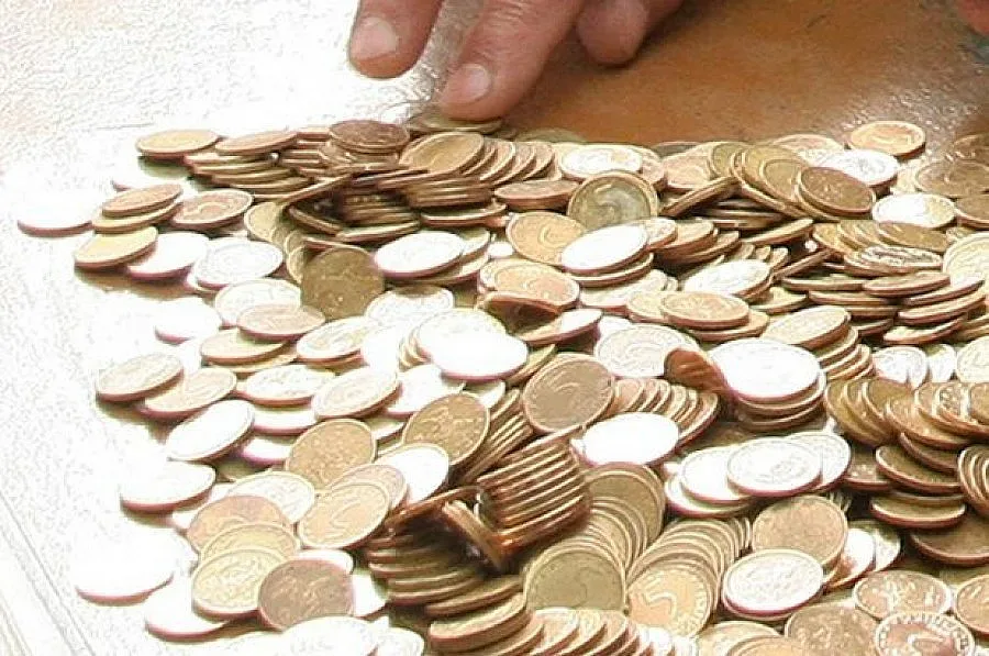 Деца събират жълти стотинки за болници