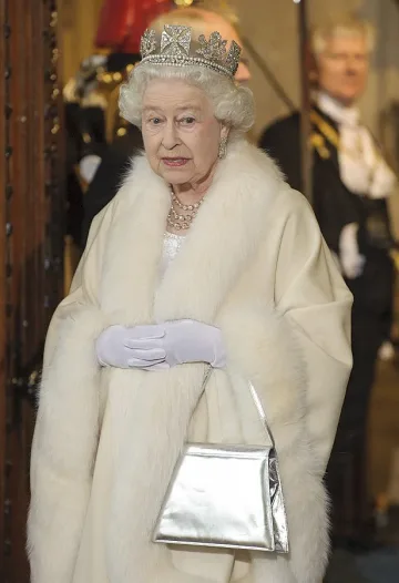 Разводи и столетници в епохата на Елизабет II