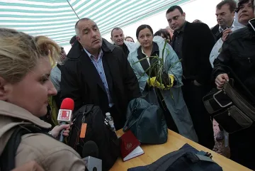 Сън не лови Бойко от мостове и земетресения