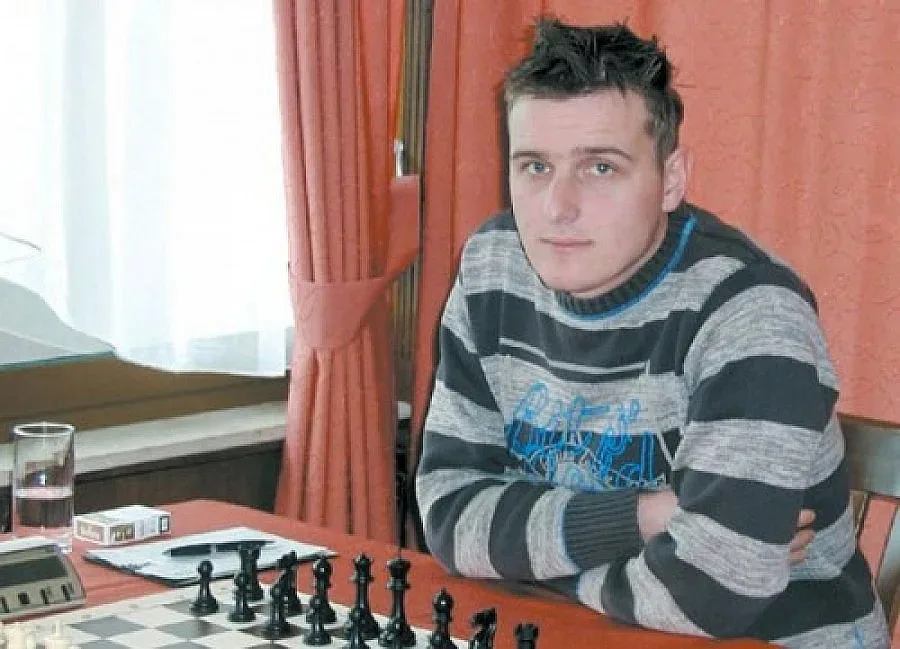 Гросмайстор падна от 3 метра след дискотека