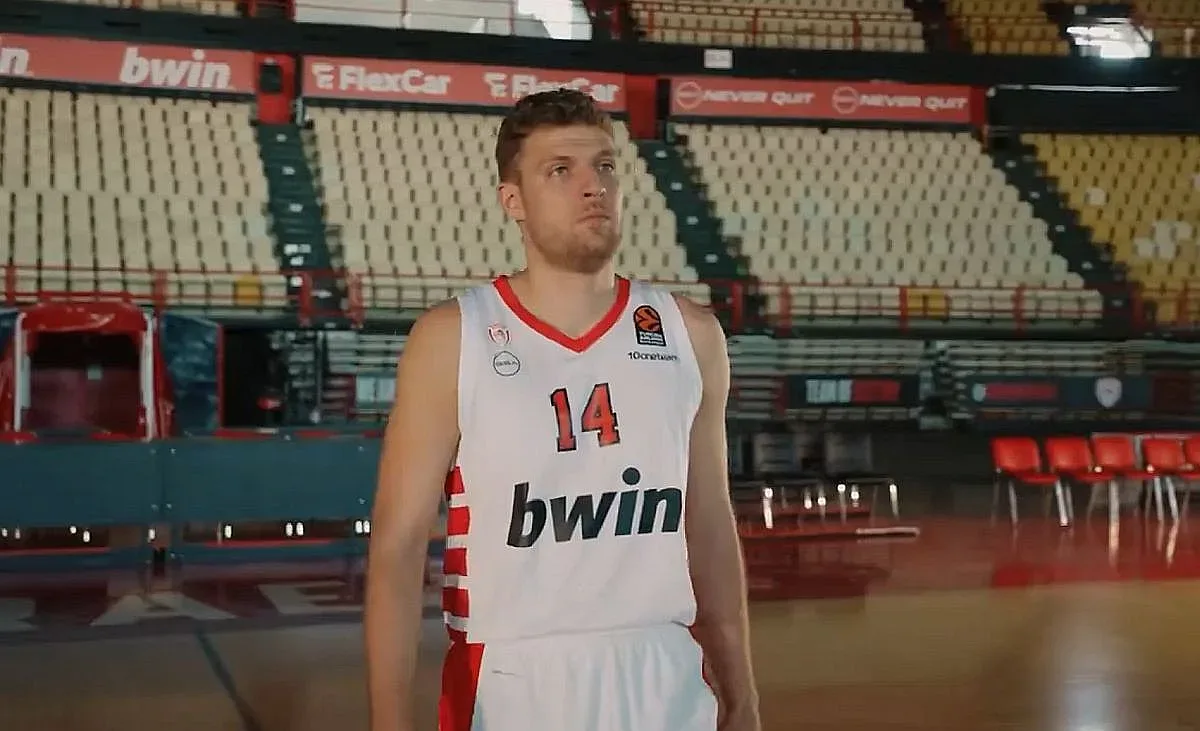 Трансферът е факт! Везенков облече екипа на любимия си отбор