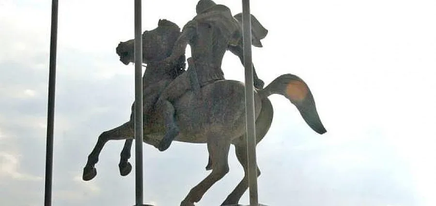 30-метрова Майка Тереза никне в Скопие