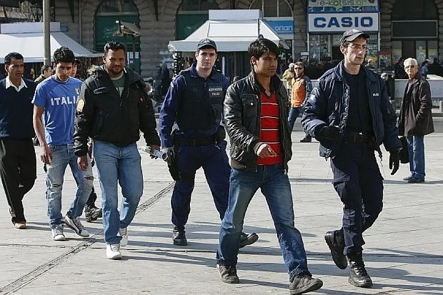 Лондон се стяга за гръцка вълна