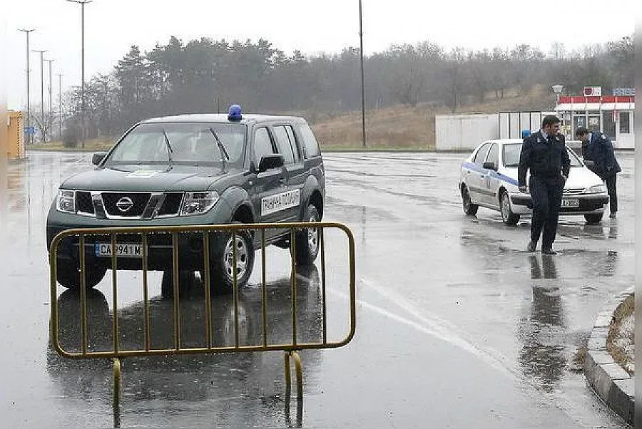 Грък вози афганистанци в акумулатори през границата