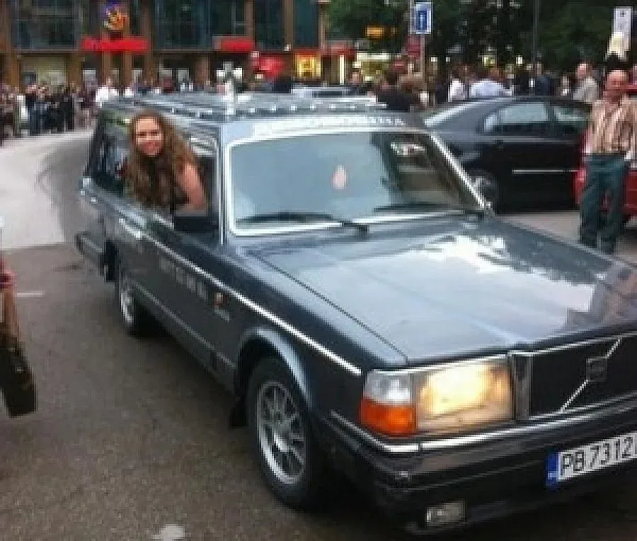 Абитуриентка яхна катафалка