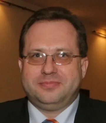 Посланик загина след падане в пропаст при игра на волейбол