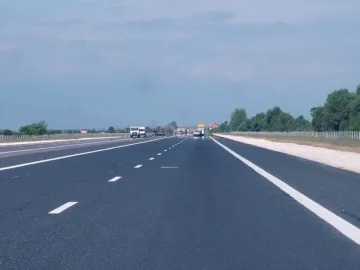 Сръбски ТИР блокира магистрала "Тракия"