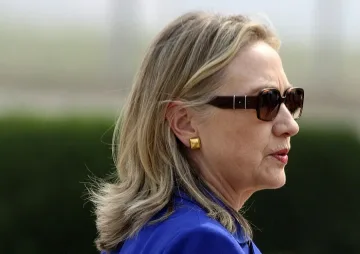 Хилари тръгва на еврообиколка