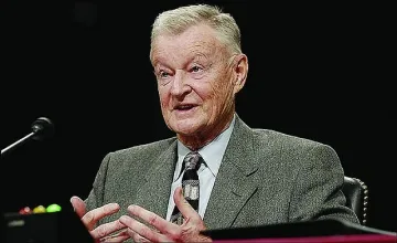 Бжежински: Путин иска да е Мусолини