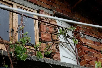 Майка и син в капан при земетресенията