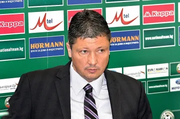 Националите заминаха за Амстердам