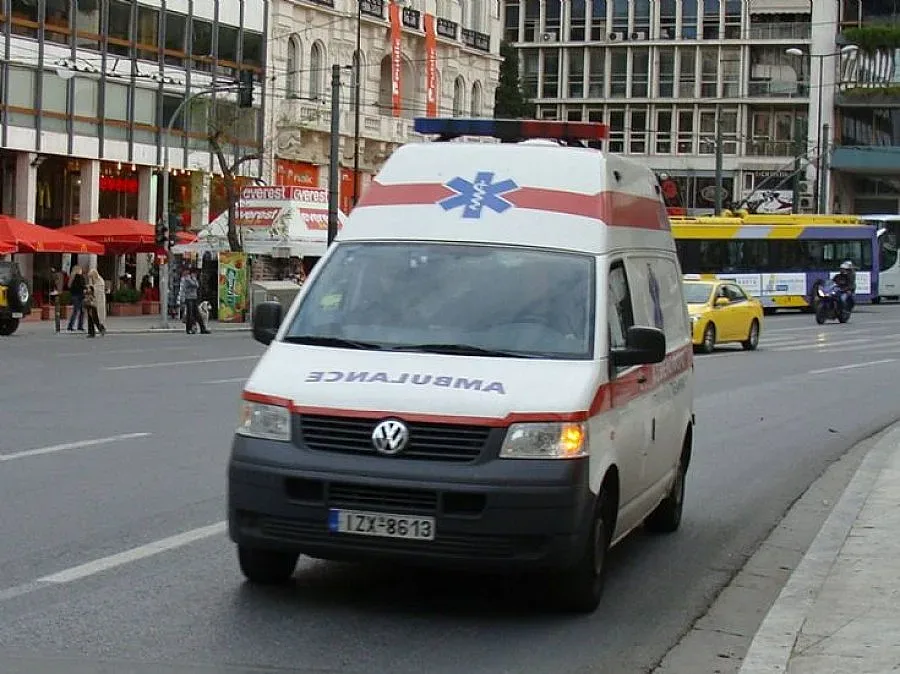 Майка и син се самоубиха публично в Гърция