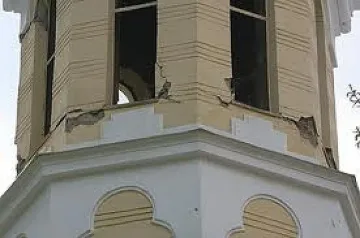 Баща напъха детето си в пералня