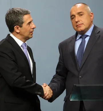 Бойко докладва на Плевнелиев за труса