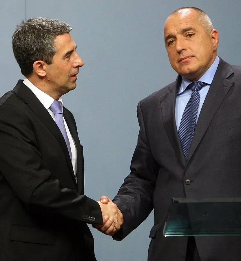 Бойко докладва на Плевнелиев за труса