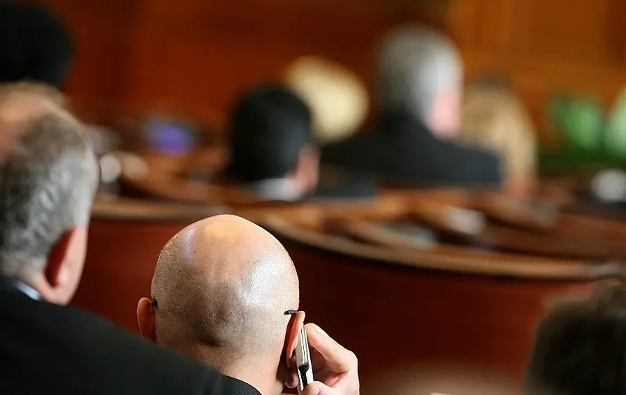 Премиерът прати Дянков и Павлова в НС да кажат какво правят след труса