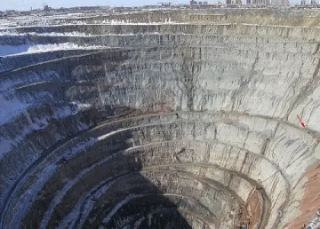 Диамантена мина се срути в ЮАР, затрупа 19 души