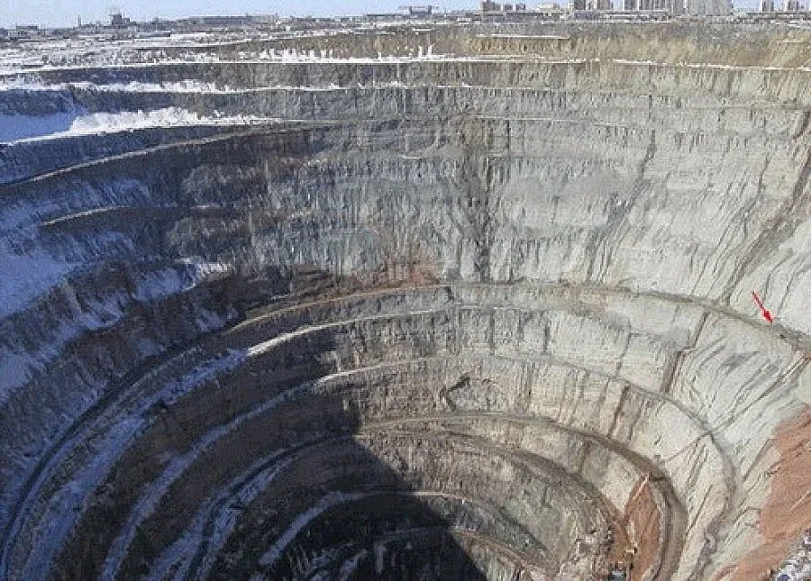 Диамантена мина се срути в ЮАР, затрупа 19 души