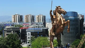 Скопие вдигна паметник и на Филип II