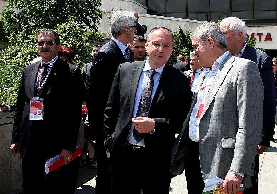 Сергей Станишев си търси заместници с изпит