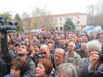 Металурзите от ОЦК внасят подписка в парламента 