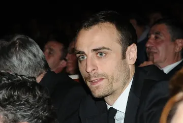 Бербо чака покана за сериал, набива хляб и лютеница на земята