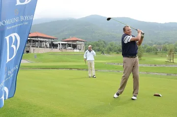 Легенда в баскетбола отново е пръв на голф