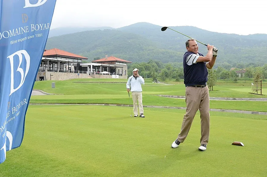 Легенда в баскетбола отново е пръв на голф