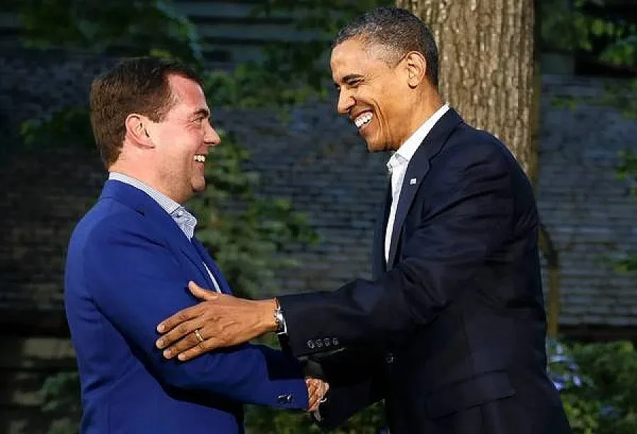 Медведев предаде на Обама писмо от Путин