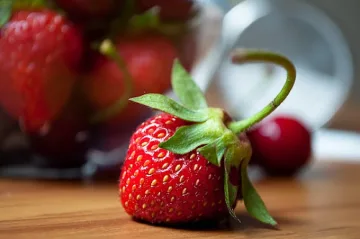 Черешите и ягодите поевтиняват 