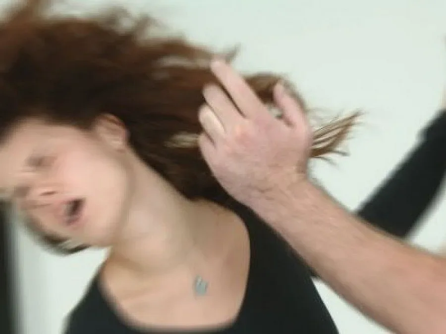 Изверги набират момичета за жрици през интернет