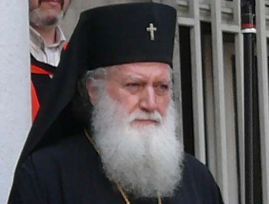 Оперираха сърцето на митрополит Неофит