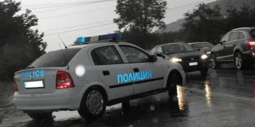 4 коли, 2 тира и бус се натресли на "Църна маца"