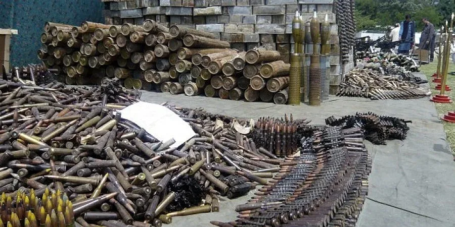 Склад за боеприпаси гори в Русия, евакуират населението