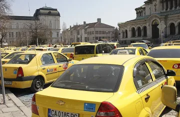 Отрязаха такситата за бус лентите