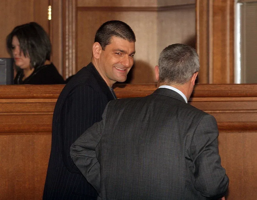 Вземат само един гараж на Амигоса