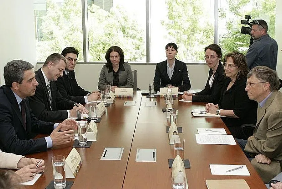 Плевнелиев кани "Гугъл" и "Фейсбук" в "София Тех Парк"