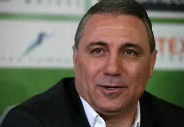 Стоичков изгря като император върху монета