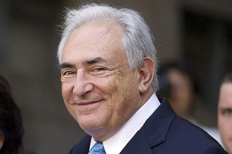 Строс-Кан съди камериерката за $1 млн.