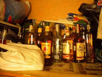 Закопчаха "майстори" на уиски менте