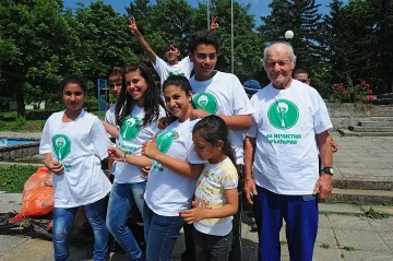 Над 300 000 души чистиха България