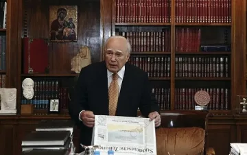 Папуляс уговаря четири партии за кабинет 