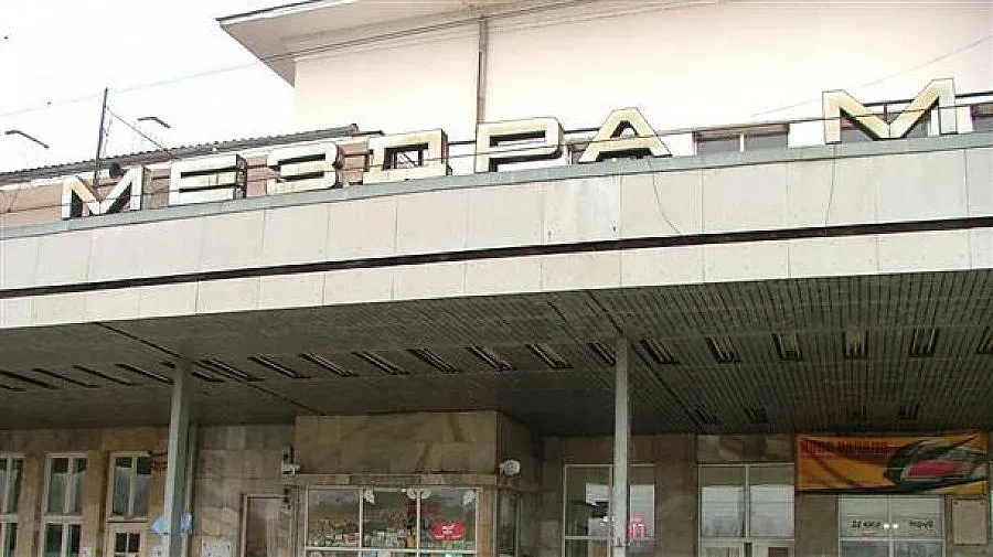 ТИР потроши автогарата в Мездра