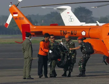 Откриха черната кутия на разбития "Сухой"